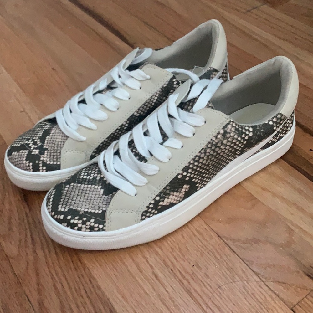 Super cute snake skin sneakers! Never worn